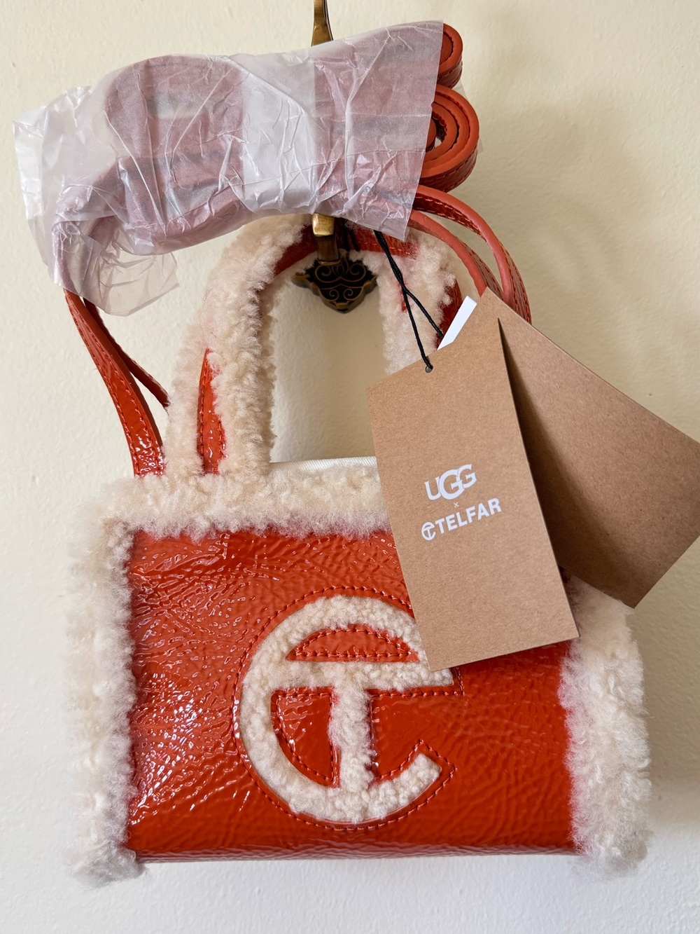 New TELFAR x UGG LIMITED EDITION COLLAB MINI HANDBAG IN PUMPKIN LEATHER & SHERPA
